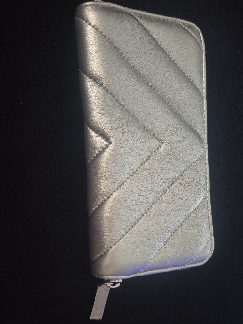 Victoria's Secret Metallic Silver Quilted Zip Wallet - Picture 2 of 4